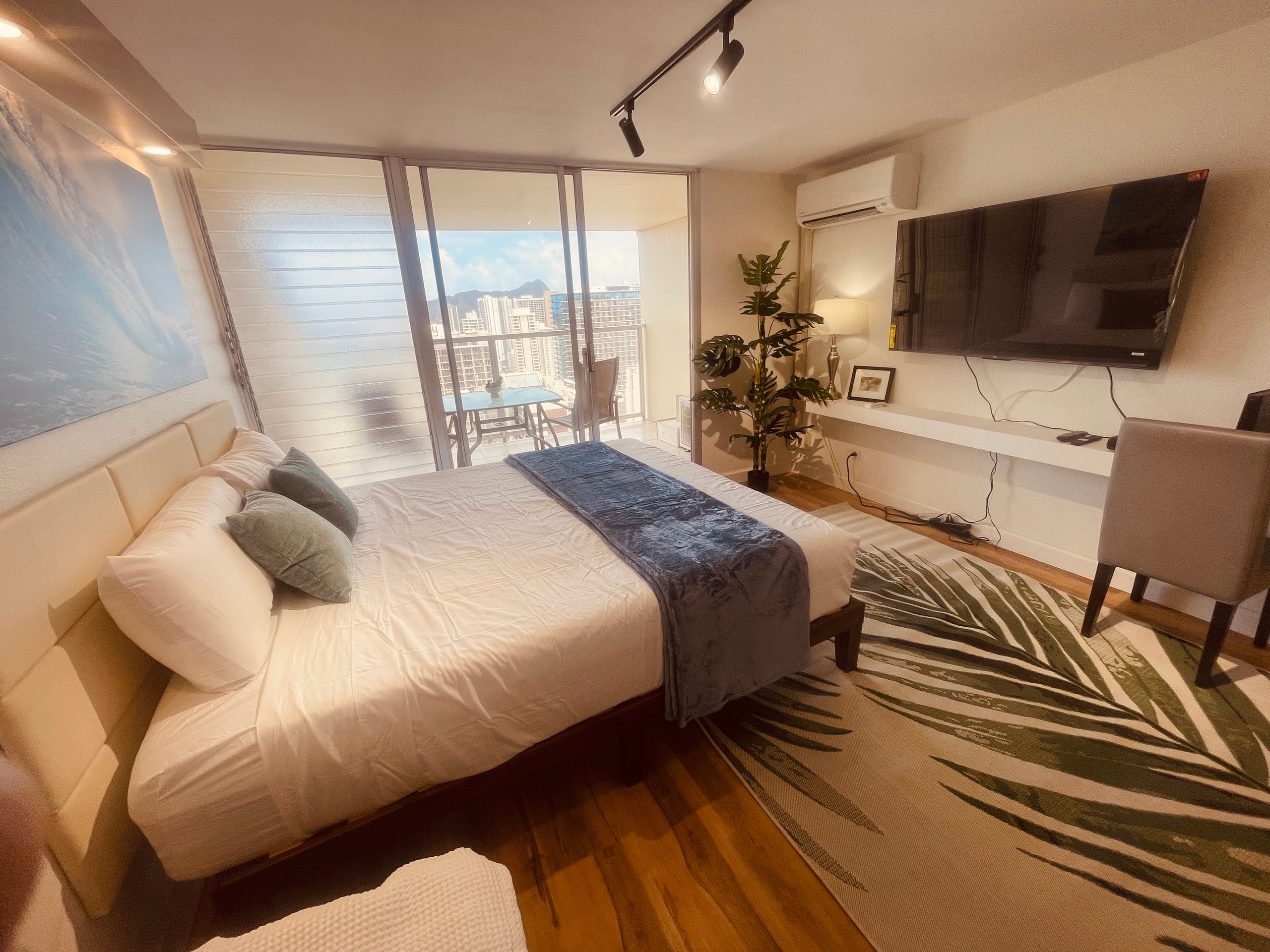 Oceanview modern upgrade King bed (IC3303) - Image 13