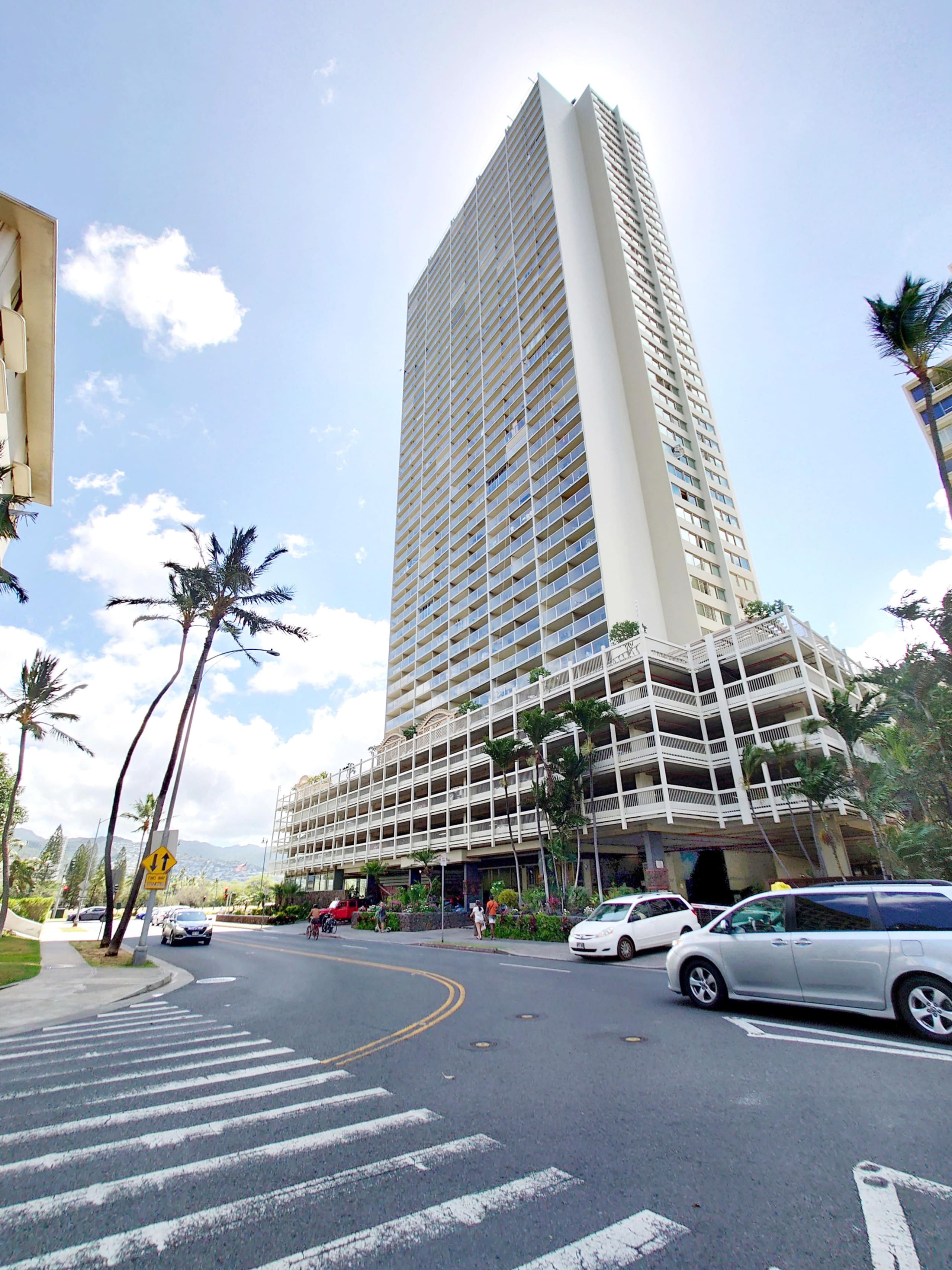 Center of Waikiki - 1 Bedroom 3 Queen Size Beds - Image 33