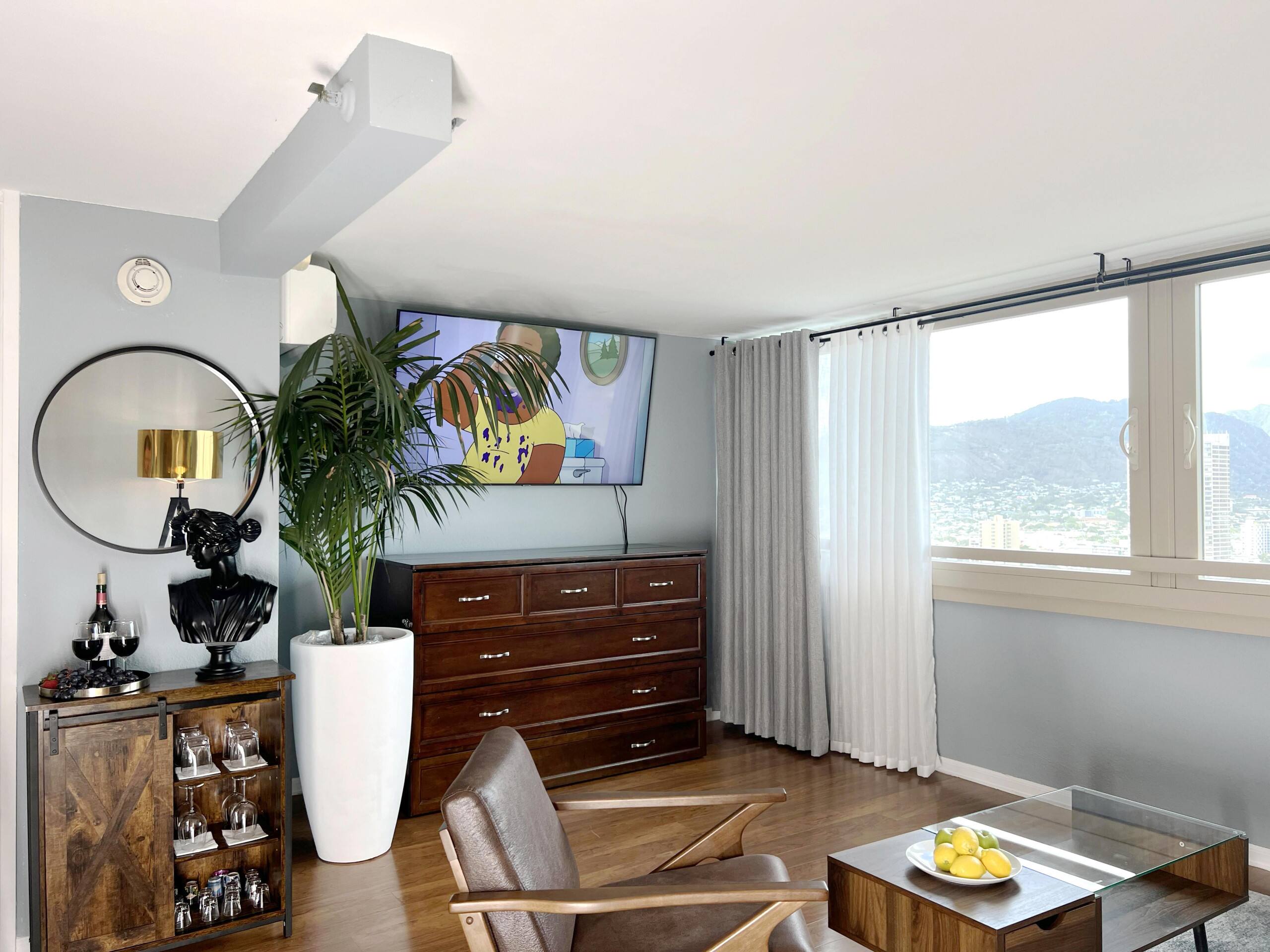 Center of Waikiki - 1 Bedroom 3 Queen Size Beds - Image 5