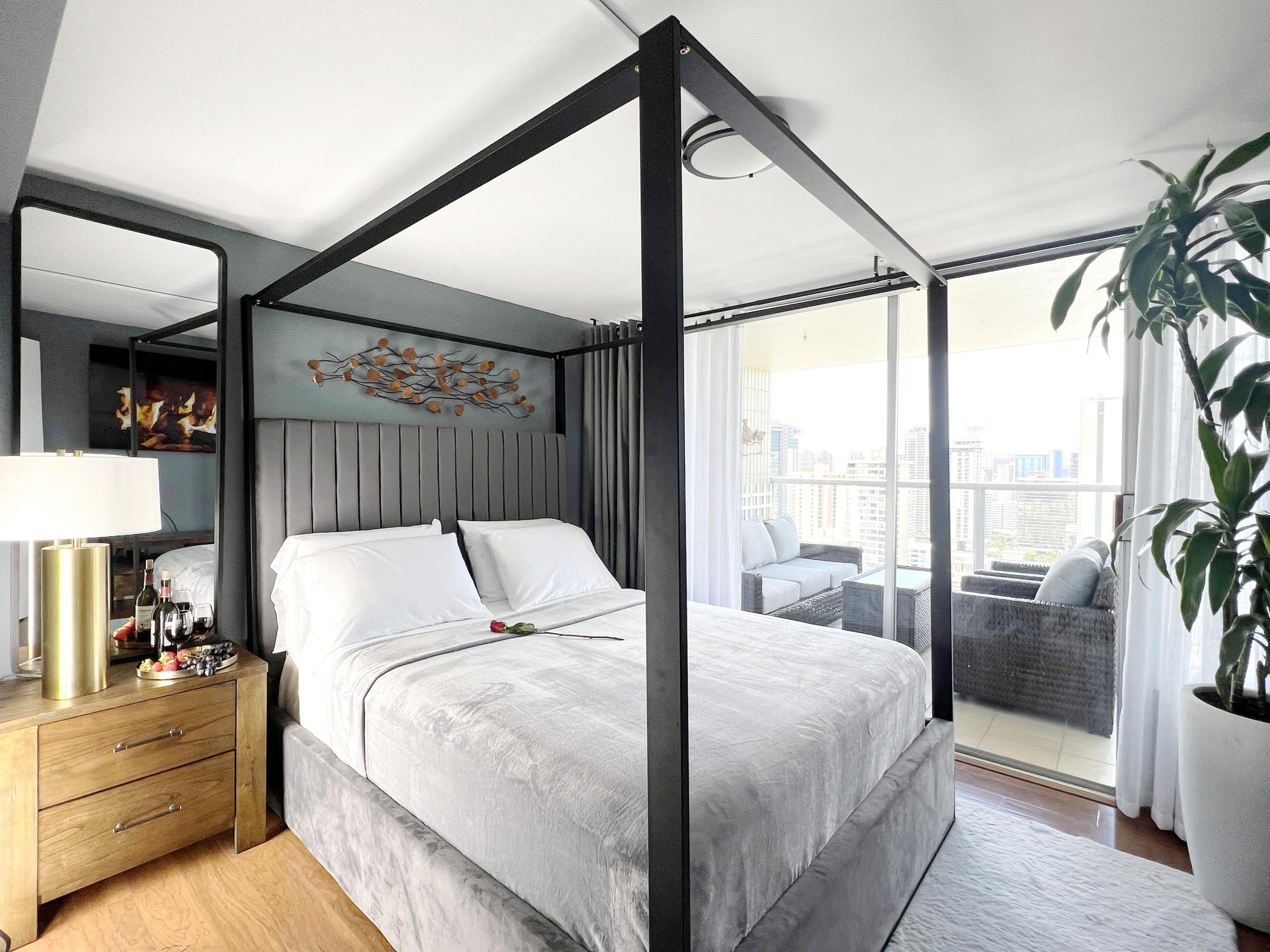 Center of Waikiki - 1 Bedroom 3 Queen Size Beds - Image 20