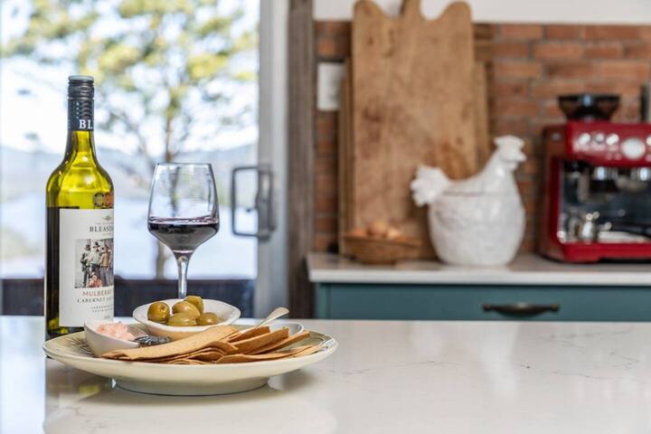 Shallow Bay’s ‘Wattaview’ – Stunning Country Home gallery image 4