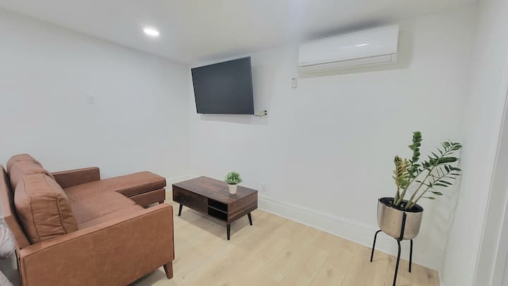 A Modern & Private Guesthouse With Full Kitchen. - Gardena, CA