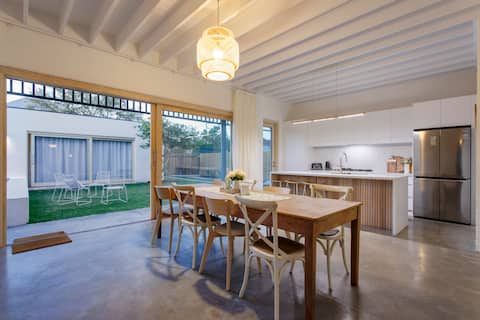 Family Oasis in Fremantle – Sleeps 8