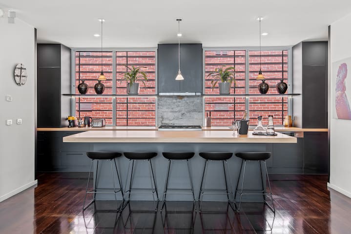 Stunning Executive Townhouse in Richmond gallery image 2