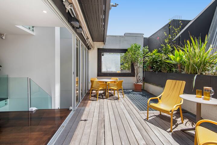 Stunning Executive Townhouse in Richmond gallery image 3