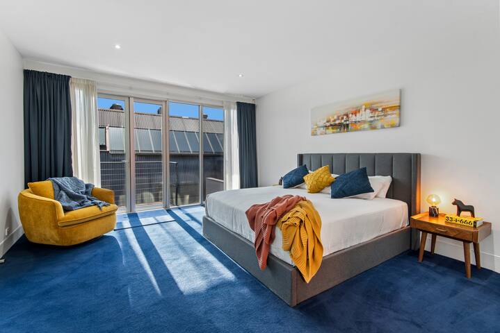 Stunning Executive Townhouse in Richmond gallery image 4