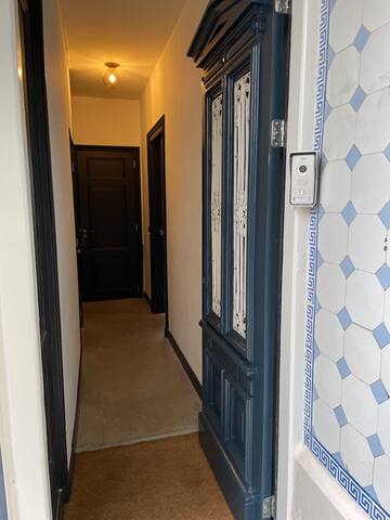 Stylish family home w. garden & airco in centre gallery image 2