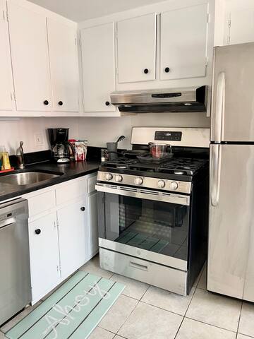 North End 3BR Condo – Spacious, Central Location gallery image 2