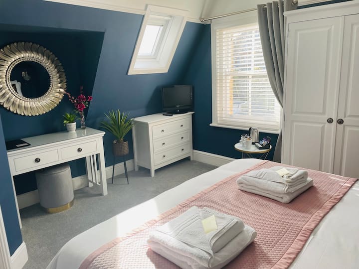 Double With King Size Bed - Swanage