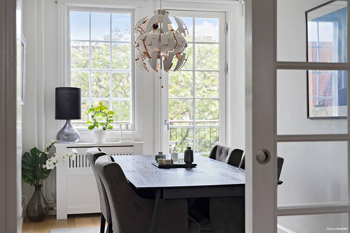 Heart of Downtown – Modern & Spacious gallery image 2