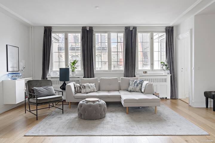 Heart of Downtown – Modern & Spacious