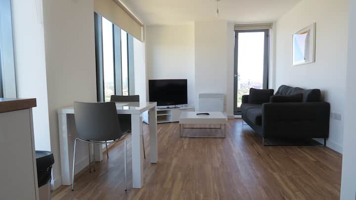 2 Bedroom Apartment @ Media City Salford Quays - Manchester