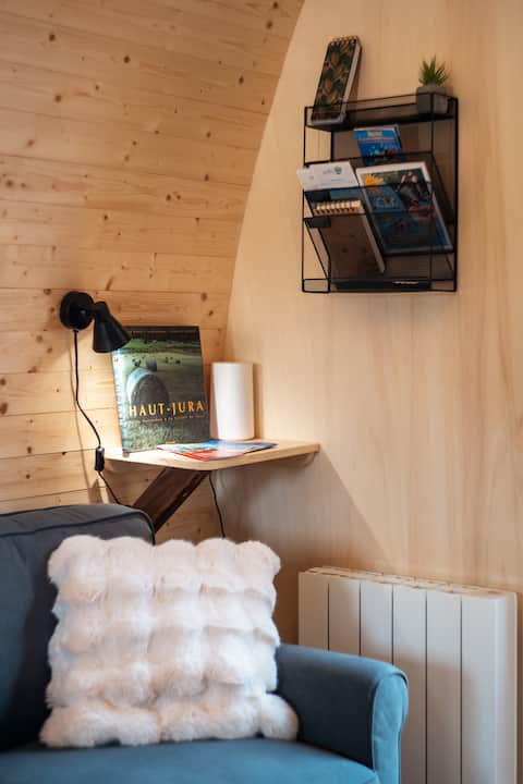 Annonce Airbnb populaire: "L'insolite" Gîte in the Jura à Jura