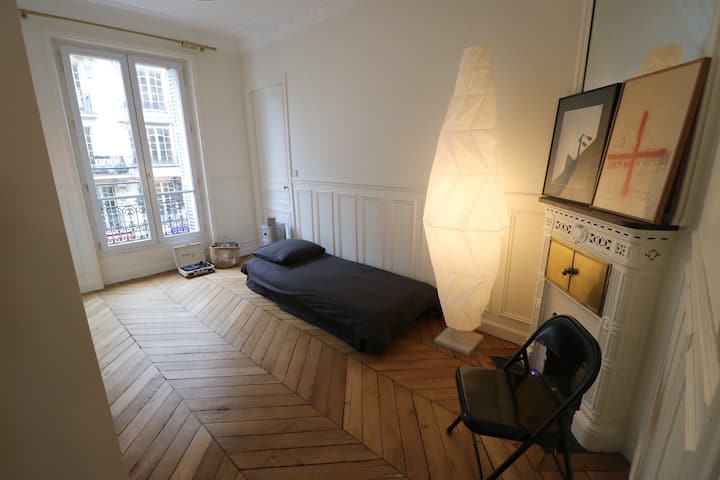 Un lit double va être installé