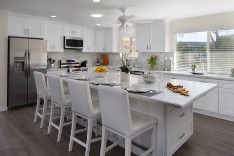 Orchard Oasis: Pool Table, King Beds Ensuite Baths
