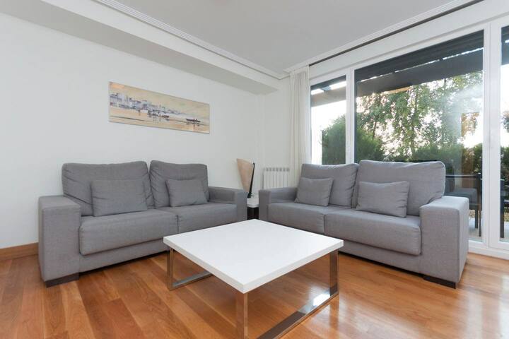 Ulia B-Parking, Terraza y Jardín gallery image 3