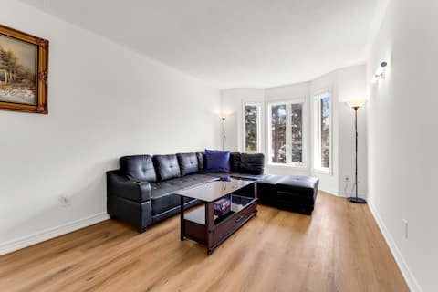 Top performing Airbnb: Central Mississauga | Close to Airport, Square One in Hurontario