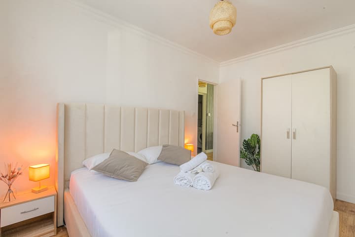 Rien de mieux qu'un lit neuf Queen size pour passer de belles nuits !