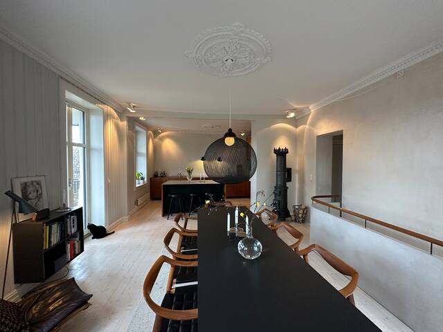 Townhouse-leilighet m privat hage og p-plass. gallery image 2