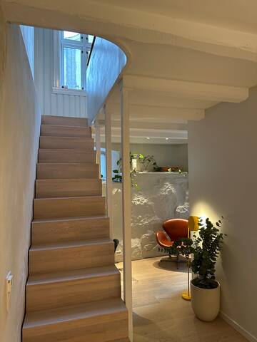 Townhouse-leilighet m privat hage og p-plass. gallery image 4