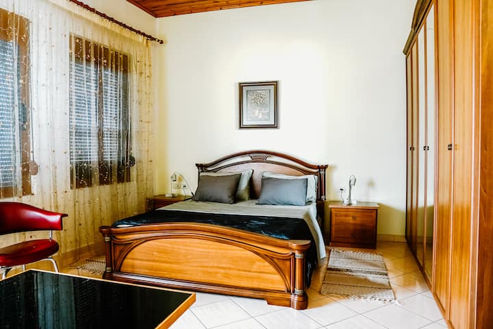 2. spavaća soba s bračnim krevetom (širine 180 – 200 cm)