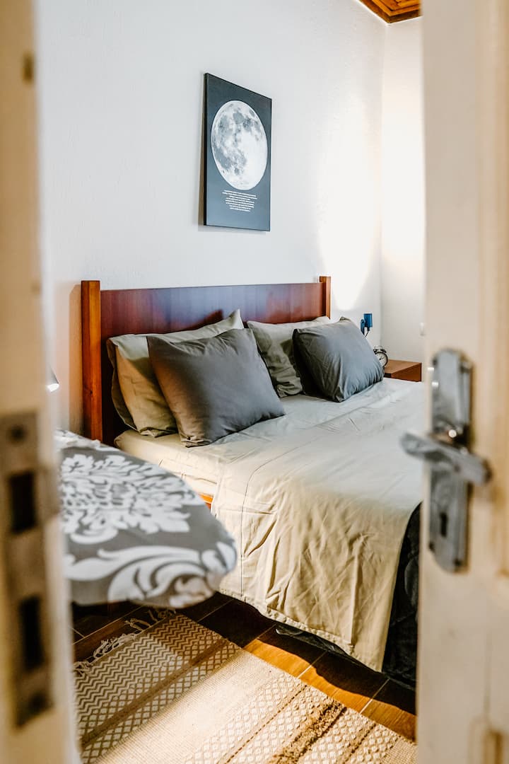City Grove: Blooms and Beds | 2BR with City Views