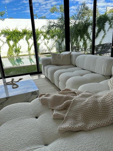 Private Oasis: Villa Blanca