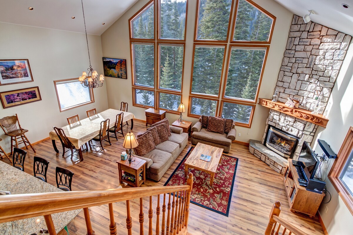 Top Airbnb: Range Road Retreat•Hot Tub•Views•Tranquility in Blue River
