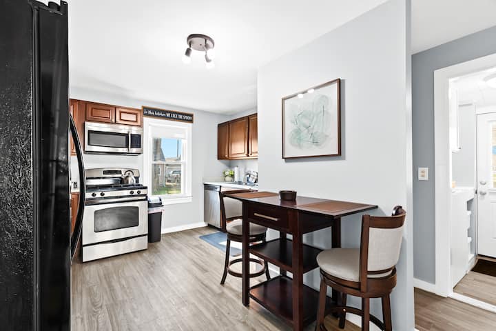 Modern Home Close to Airport and Downtown Detroit