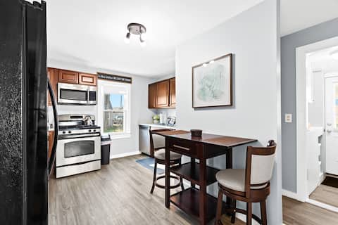 Modern Home Close to Airport and Downtown Detroit