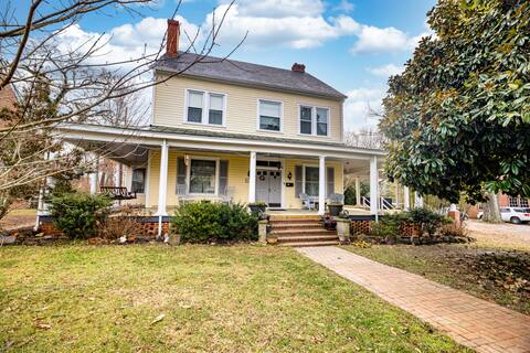 Large Group? Enjoy History+Comfort+Luxury Here
