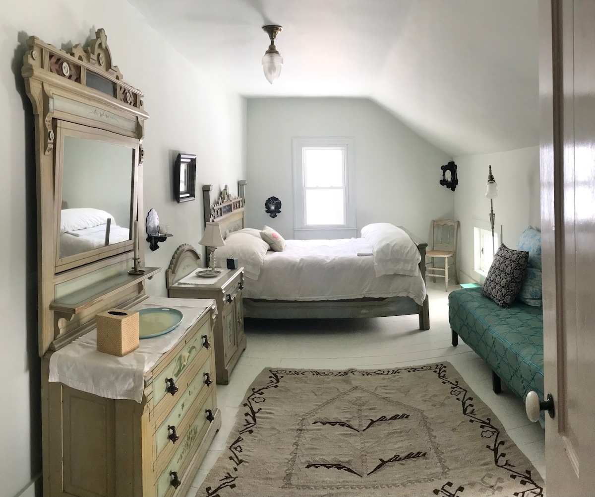 סוויטת חדר שינה עתיקה בסגנון איסטלייק