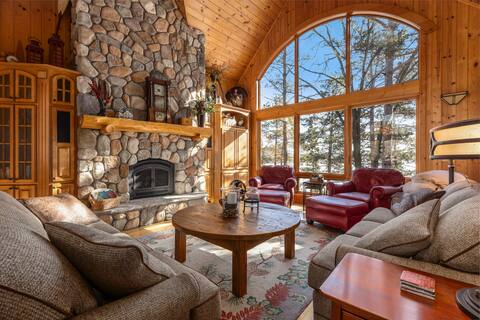 Newly listed- Kimble lodge Water Front