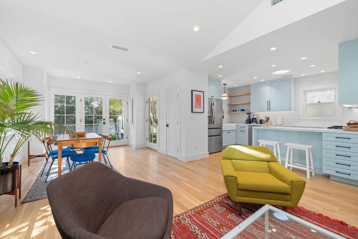 Abbot Kinney | Garden Patio | Walk to Beach