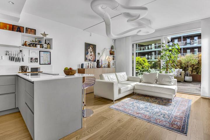 Beautiful and high standard 3BR flat at seaside gallery image 3