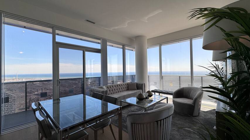 Toronto Executive 3 QueenBeds Panoramic Penthouse gallery image 4