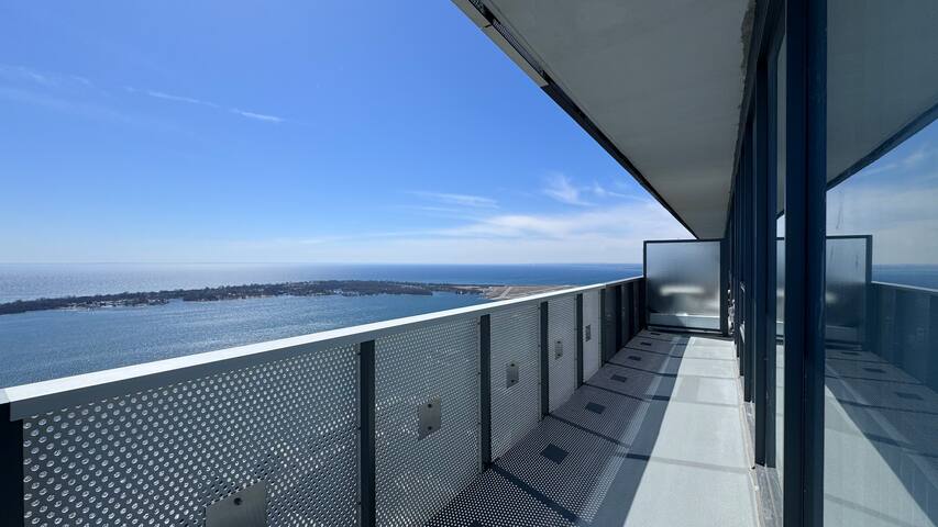 Toronto Executive 3 QueenBeds Panoramic Penthouse gallery image 3