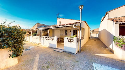 Small house 250 m from the beach