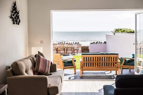 Top Airbnb: Newly renovated beachfront house in Saundersfoot North, Saundersfoot South