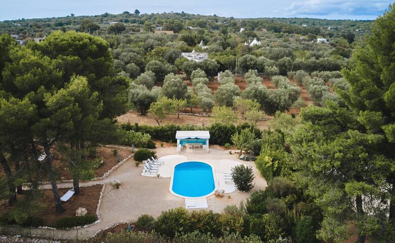 Elegant house with pool and private veranda gallery image 5