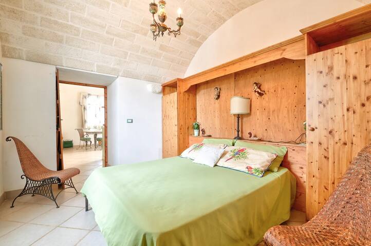 Elegant house with pool and private veranda gallery image 4