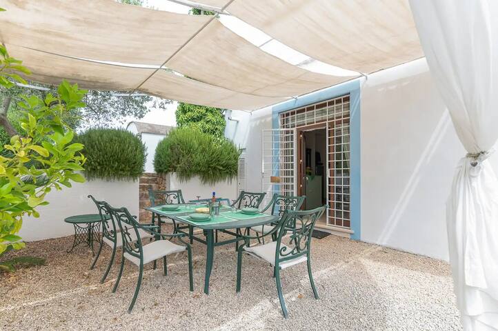 Elegant house with pool and private veranda gallery image 2