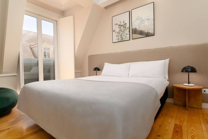 limehome Lisbon Rua do Arsenal 72 | 2-Bedroom Apt. gallery image 4