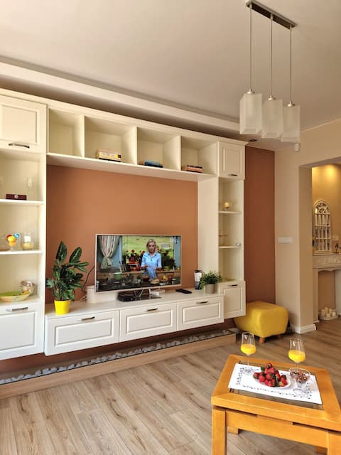 Top performing Airbnb: Apartment "Stylish" & Free parking in Лозенец