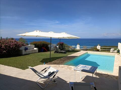 Casa Ambra | Pool & Sea Access