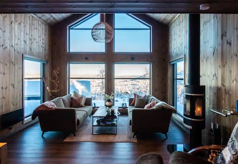 Luxurious, contemporary family cabin on Nesfjellet