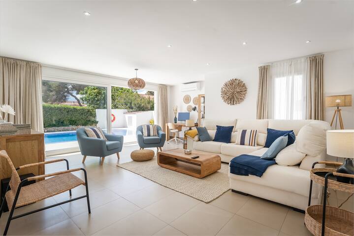 Modern villa with pool in Cala Blanca, Menorca gallery image 3
