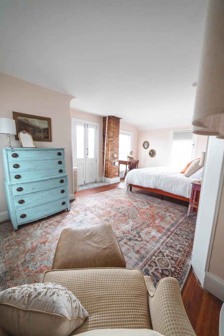 Primarni apartman s bračnim krevetom (širine 180-220 cm)

Cambridge, MD vacation rental, Airbnb, guest house, vacation, historical