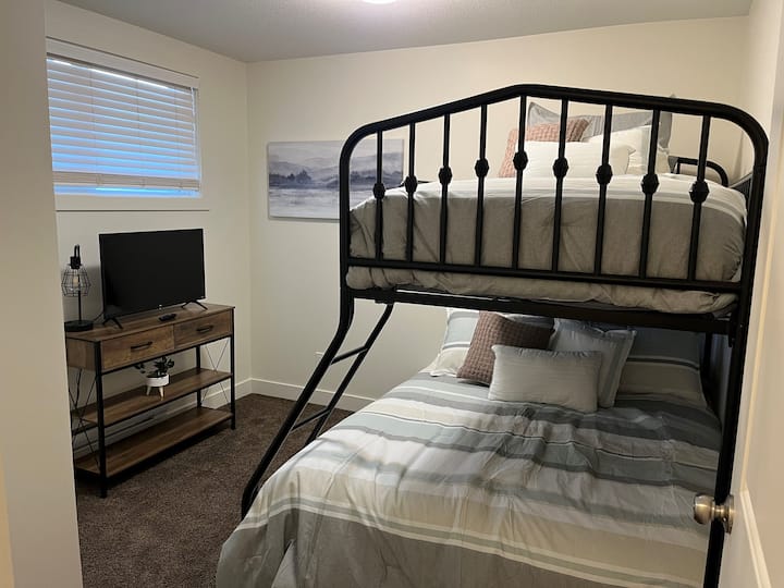 Cozy Basement Suite - Taber