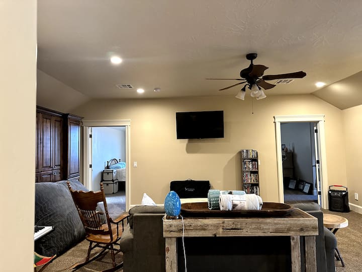 Near Zion + Hot Tub + Desert Views - Utah